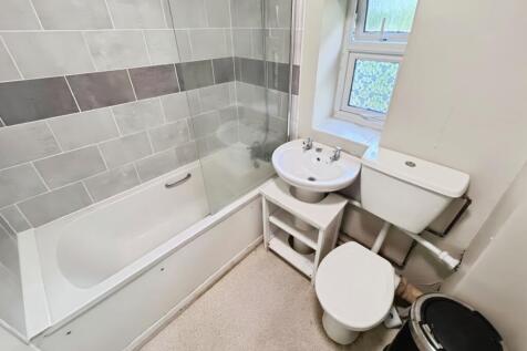 pbox-bathroom-329519.jpg