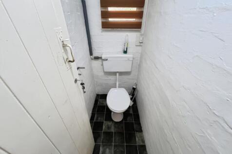 pbox-bathroom-329519.jpg
