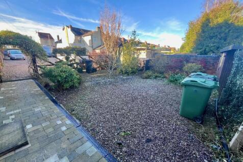 SHARED FRONT GARDEN.jpg