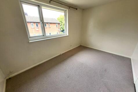 12&#39;8 Bedroom One