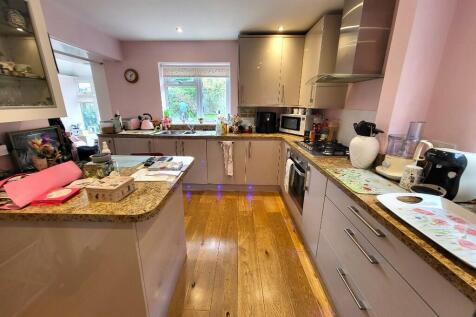 Kitchen/ Breakfast 2