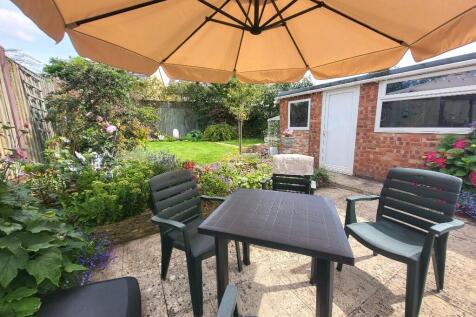 Terrace to Garden 