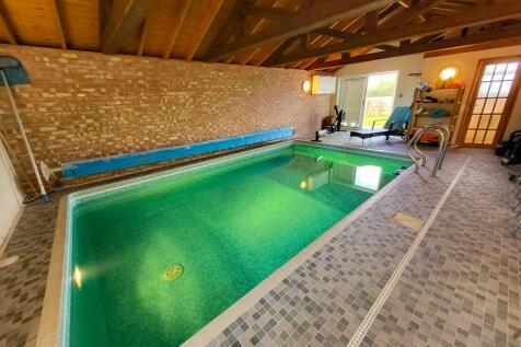 32&#39; Pool Room 