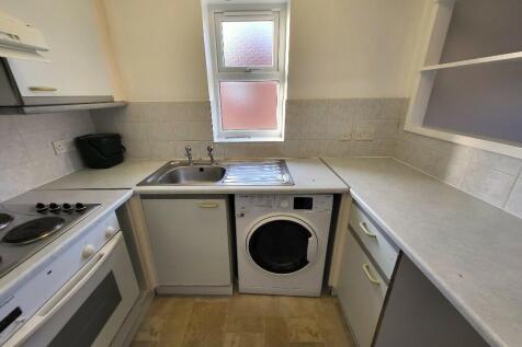 Dated Fitted Kitchen