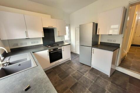 Fitted Kitchen (2)