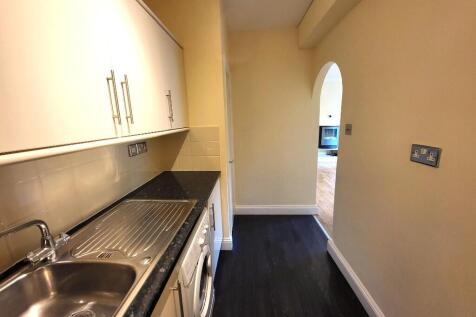 Kitchen (2) 