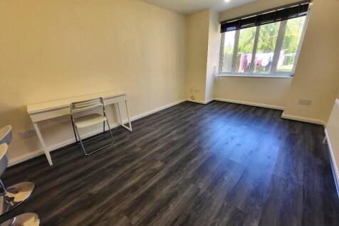 15&#39; Living Room 