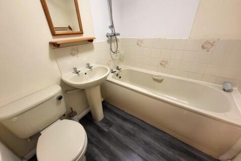 Bathroom &#43; Shower 
