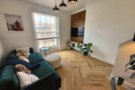 11&#39; Living Room...