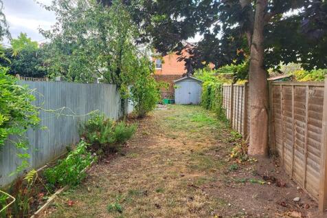 c. 80&#39; Rear Garden 