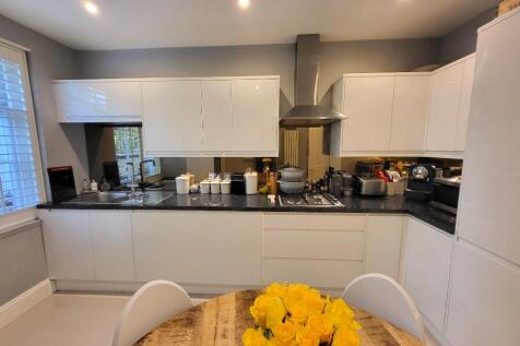 Kitchen / Dining (3)