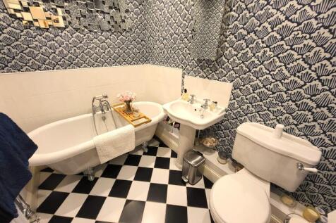 Main Bathroom (2)