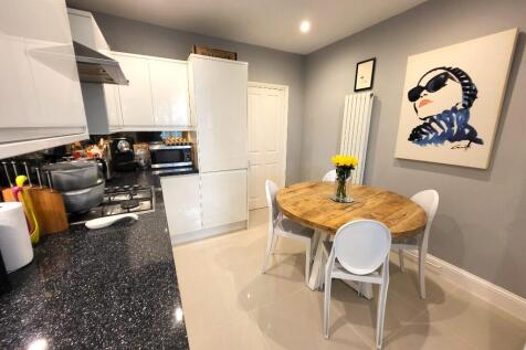 Kitchen / Dining (4)