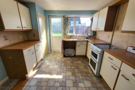 Kitchen/ Dining (2)