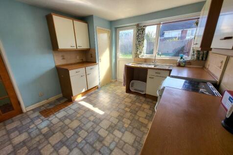 Kitchen/ Dining (3)