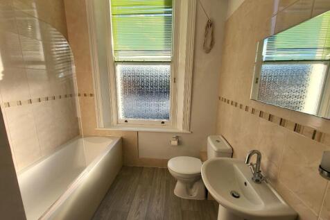 Mod. Bathroom Suite