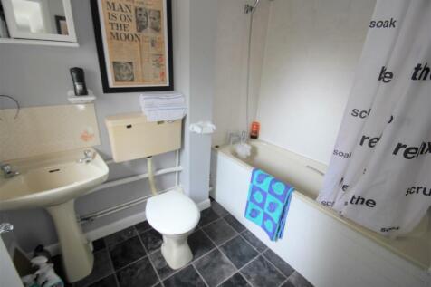 Bathroom (2).JPG