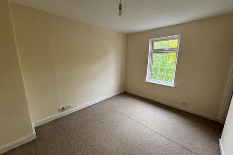 Bedroom 2 (rear)