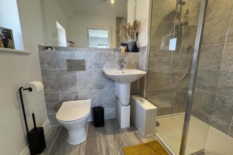 Bedroom 2 Ensuite