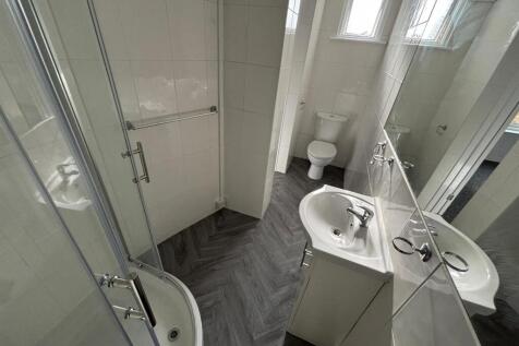 Bathroom2.JPG