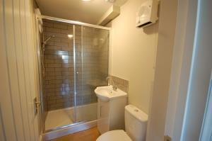 158_Shower Room Aprt 1.jpg