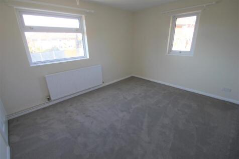 Master Bedroom (2).JPG