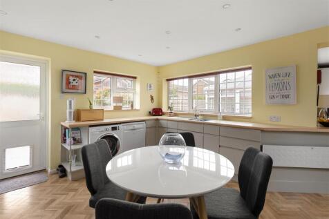 11_Keble_Park_Crescent_52.jpg
