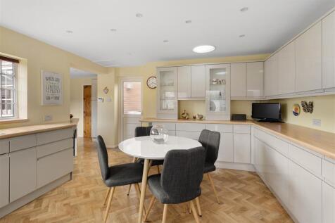 11_Keble_Park_Crescent_61.jpg