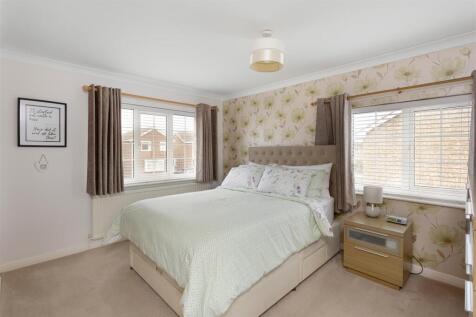 11_Keble_Park_Crescent_1.jpg