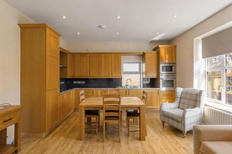 Apt_5_The_Garth_61.jpg