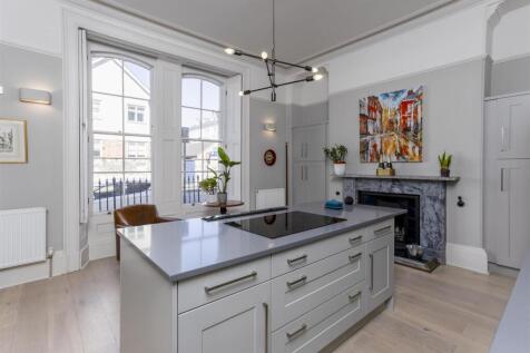 Flat_1_2_Driffield_Terrace_1.jpg