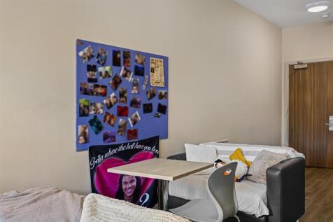 Flat_25_Rathmell_Hall_13.jpg