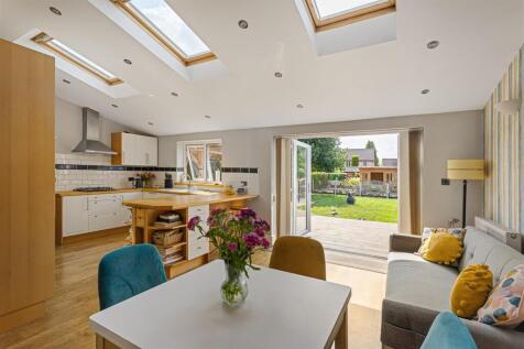 554_Huntington_Road_22.jpg