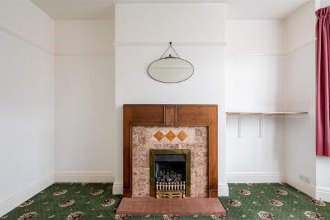 5 Thirlmere Dr-5.jpg