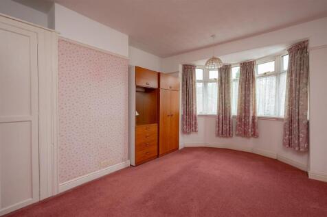 5 Thirlmere Dr.jpg