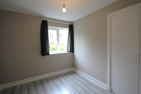 bedroom 1.JPG