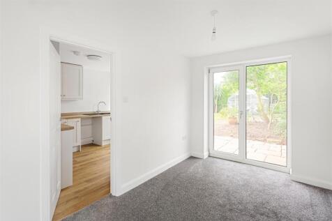 45_Lamplugh_Crescent_28.jpg