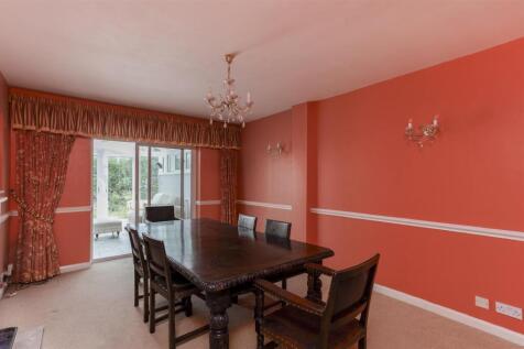 15_St_Nicholas_Crescent_1.jpg