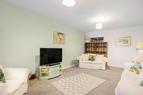195_Huntington_Road_1.jpg