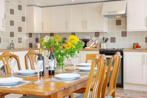 Moles kitchen.jpg