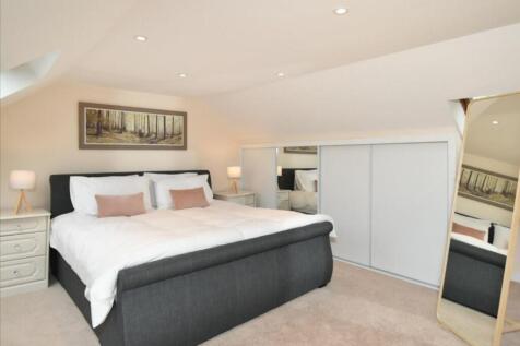 Moles bedroom 2.jpg