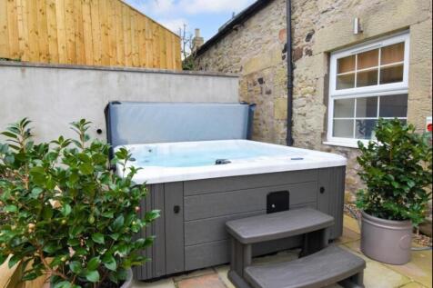 Moles tub.jpg