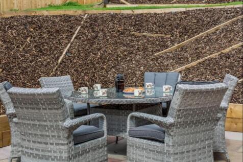 Moles patio 2.jpg