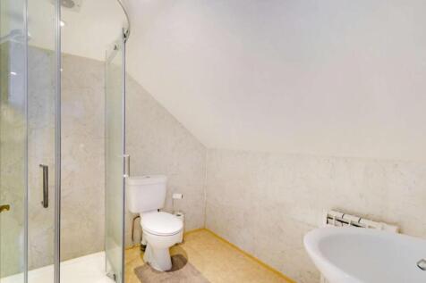 Moles bathroom single.jpg