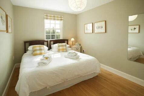 Bed 2.jpg