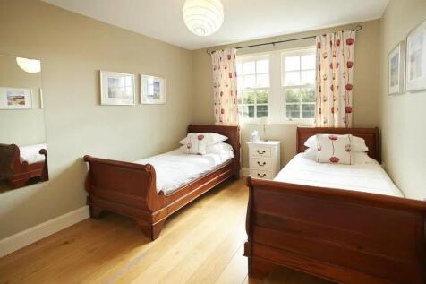 Bed 3.jpg