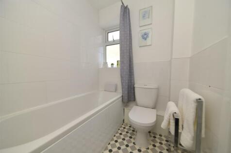 bathroom2.JPG