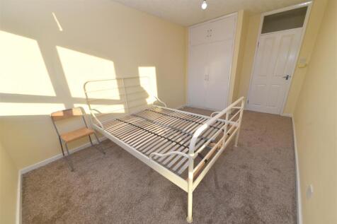 bedroom 1 1.JPG