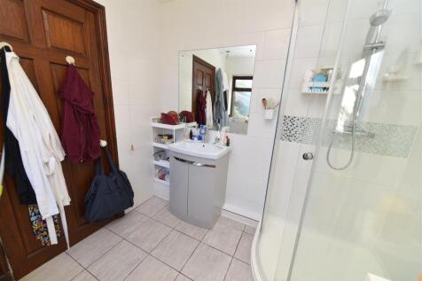 ensuite.JPG
