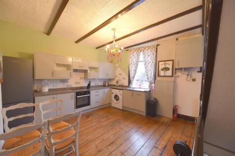 kitchen rear.JPG